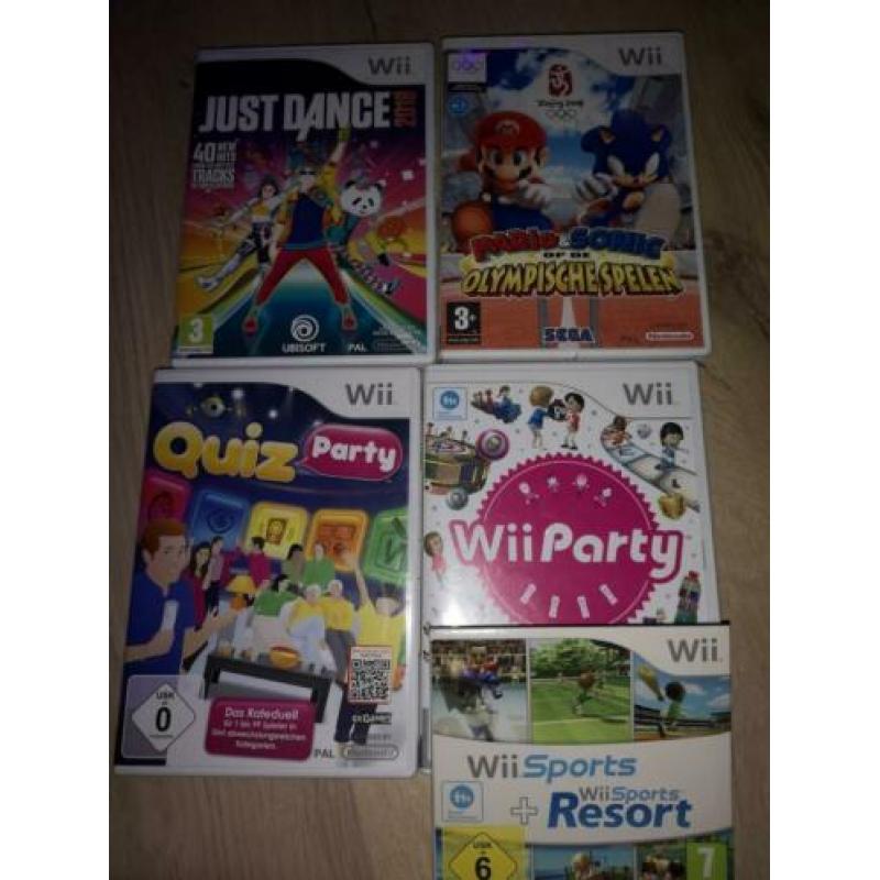 Wii met joysticks en games (just dance)