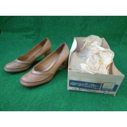 vintage jaren 70 pumps,maat 4.5/36,Merk Swift,taupe kleur