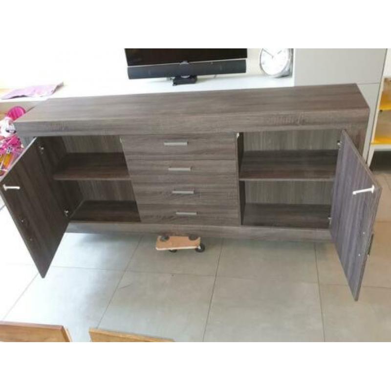 Dressoir samen met dvdkast