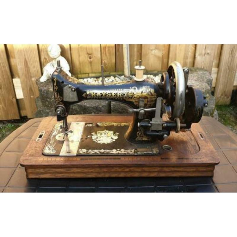 Kayser "Antieke" naaimachine incl. houten koffer