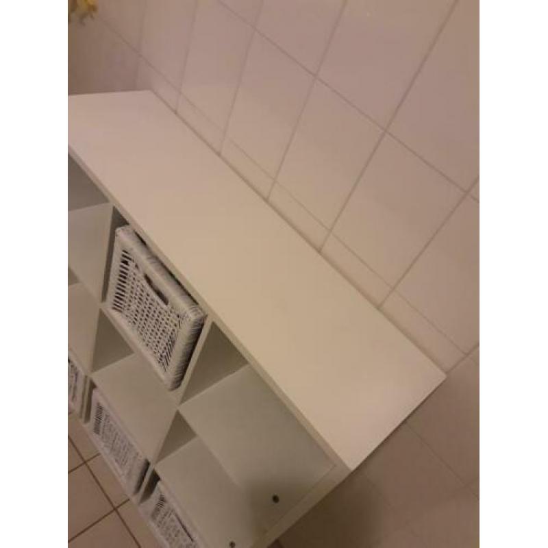 Kastje / badkamer/ roomdevider met manden