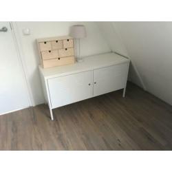 Keurige Ikea kast dressoir wit met sleutel.