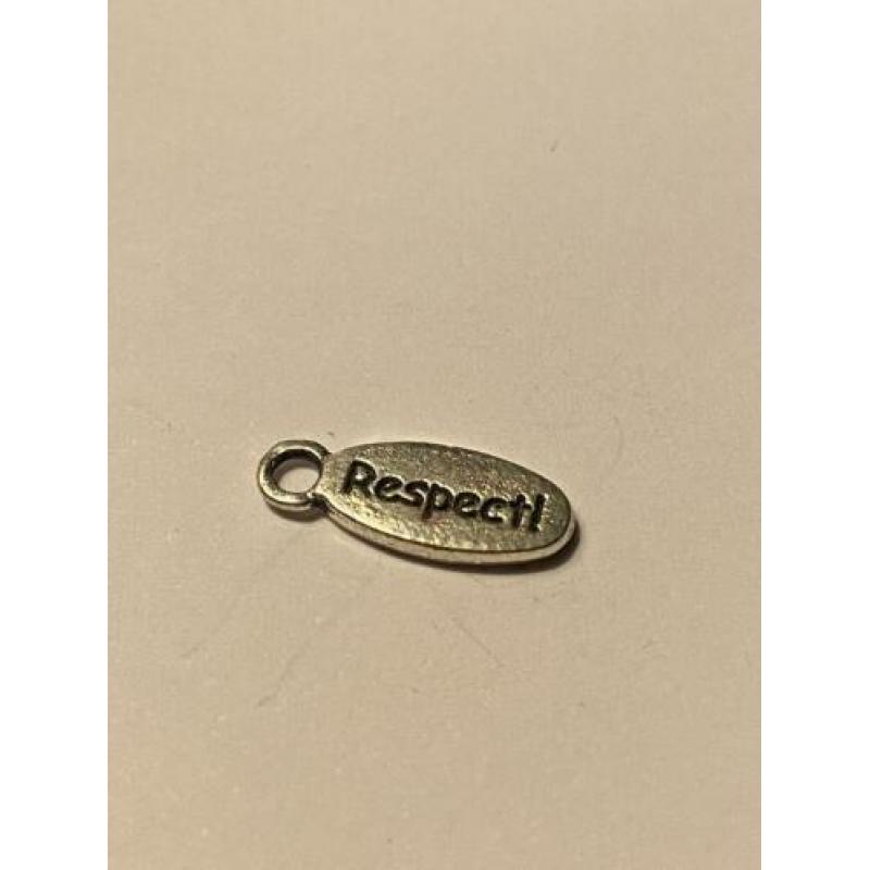 Bedel "respect". 15 x 6 mm. Zilverkleurig. Bedelnr 0079