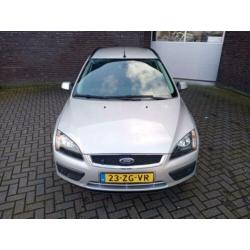 Ford Focus Wagon 1.8 16V Flexifuel Titanium Luxe auto