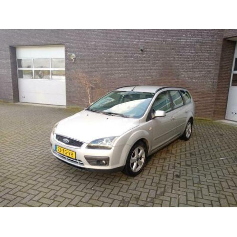 Ford Focus Wagon 1.8 16V Flexifuel Titanium Luxe auto