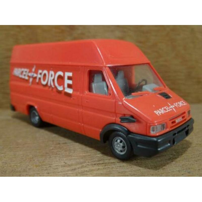 BUSCH 1:87, IVECO DAILY, " PARCEL FORCE ", Zie Foto`s