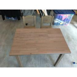 Ikea kindertafel Sundvik met stoelen