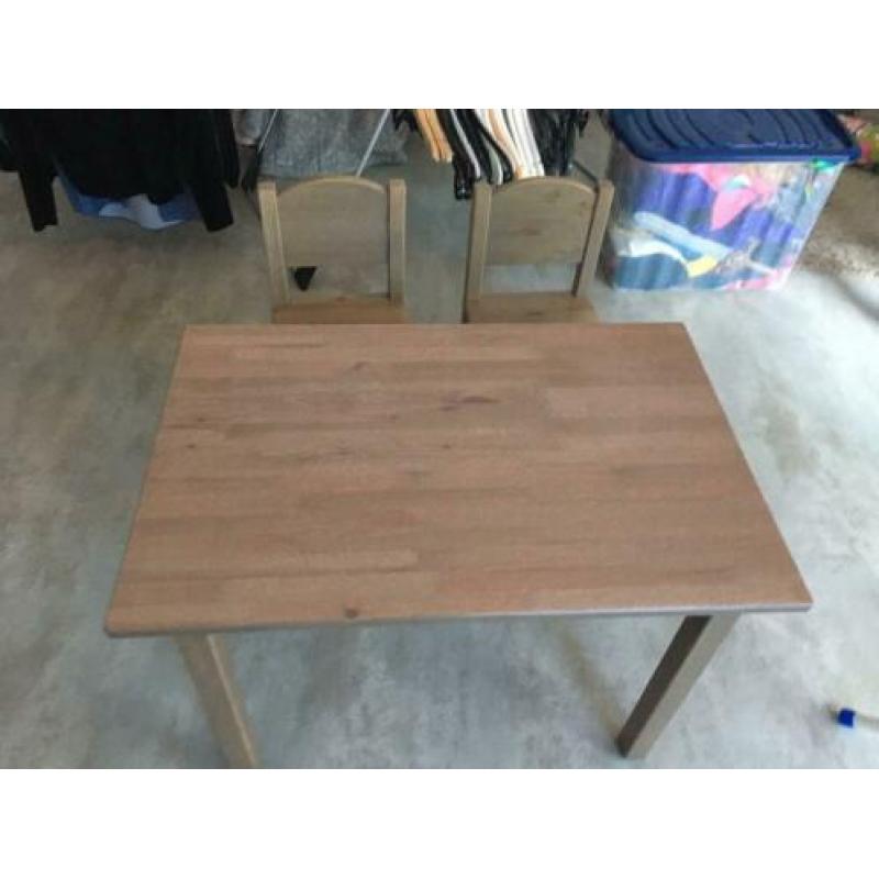 Ikea kindertafel Sundvik met stoelen