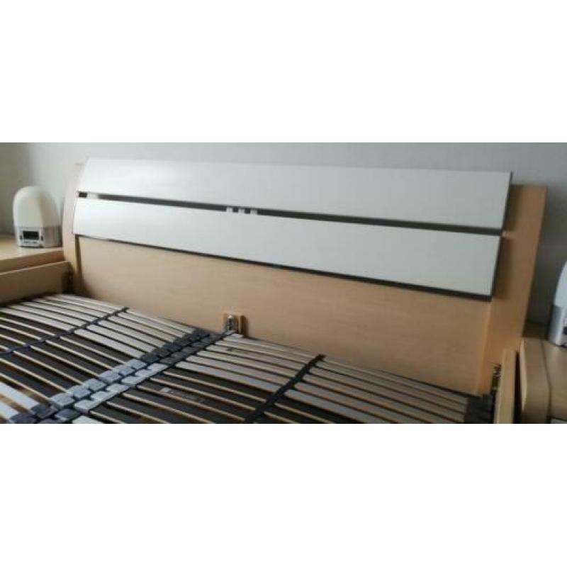 twee persoonsbed 160-200 cm en twee lattenbodems 80-200cm