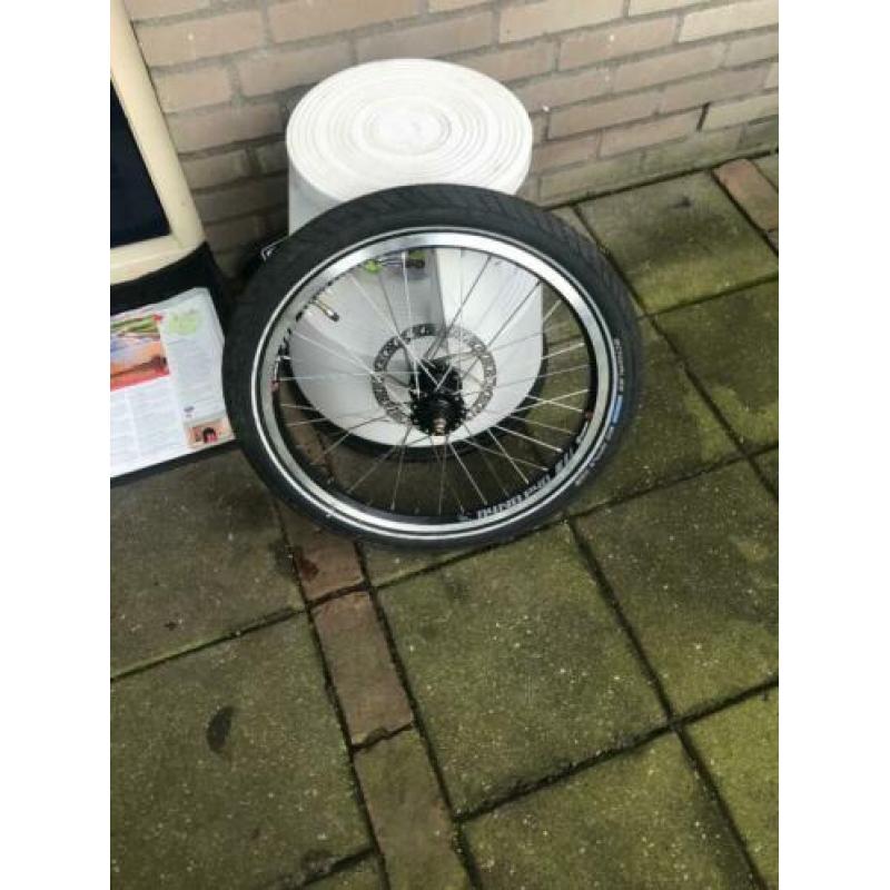 te koop:Bakfiets voorwiel 20 inch met schijfrem