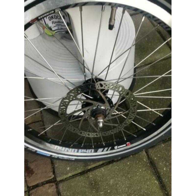 te koop:Bakfiets voorwiel 20 inch met schijfrem