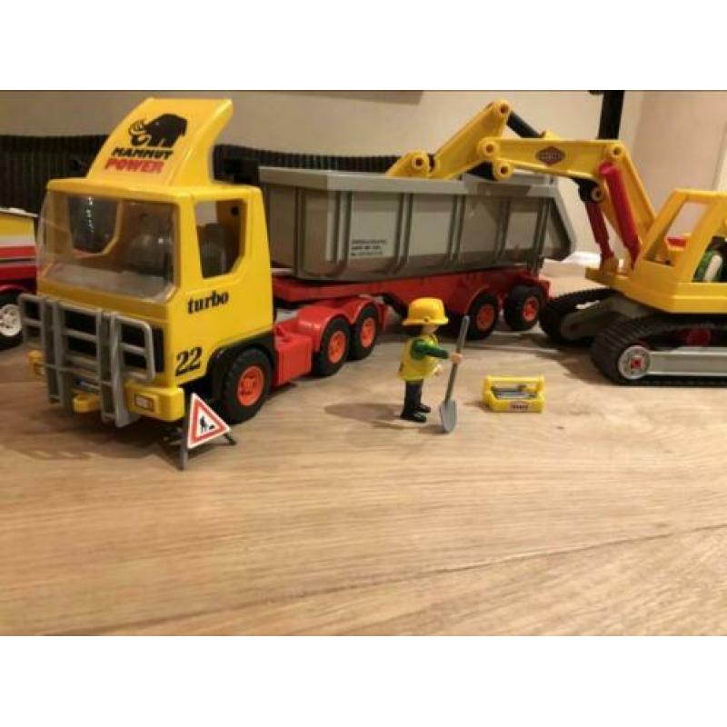 Playmobil truck met dieplader / graafmachine / kiepwagen