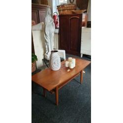 Vintage salon tafel