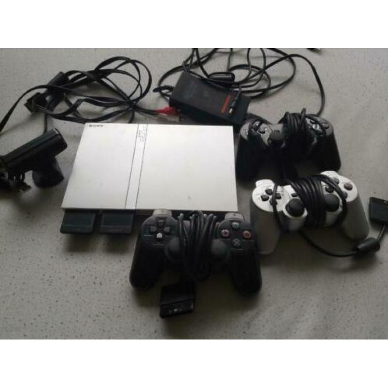 Playstation 2 met 3 controllers