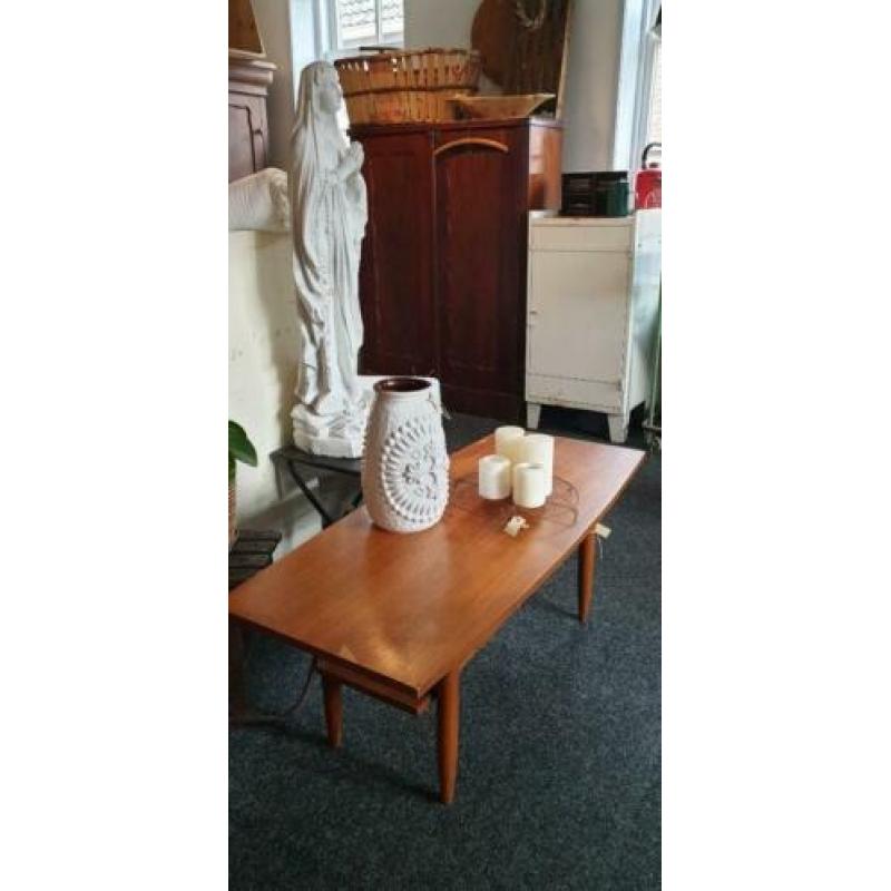 Vintage salon tafel