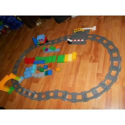 Duplo Lego duwtrein m/locomotief ca.1,5 Mtr rail en diverse