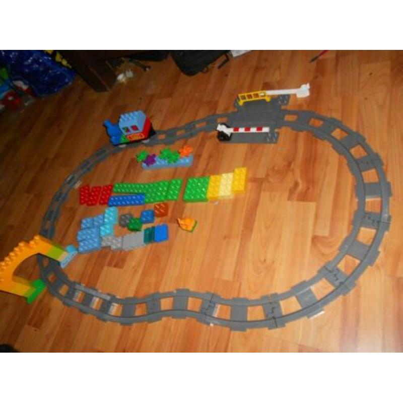 Duplo Lego duwtrein m/locomotief ca.1,5 Mtr rail en diverse