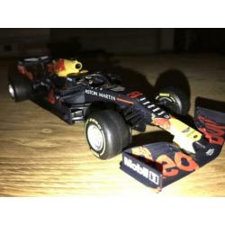 Nieuwe redbull model 1:24 en Jaguar F1 model 1:18