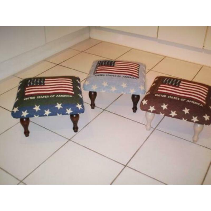 Footstool USA lichtblauw - 550 donker noten - NIEUW !!