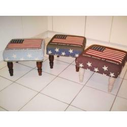 Footstool USA lichtblauw - 550 donker noten - NIEUW !!