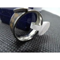 Louis Vuitton V Ring Monogram Zilver maat 17/18