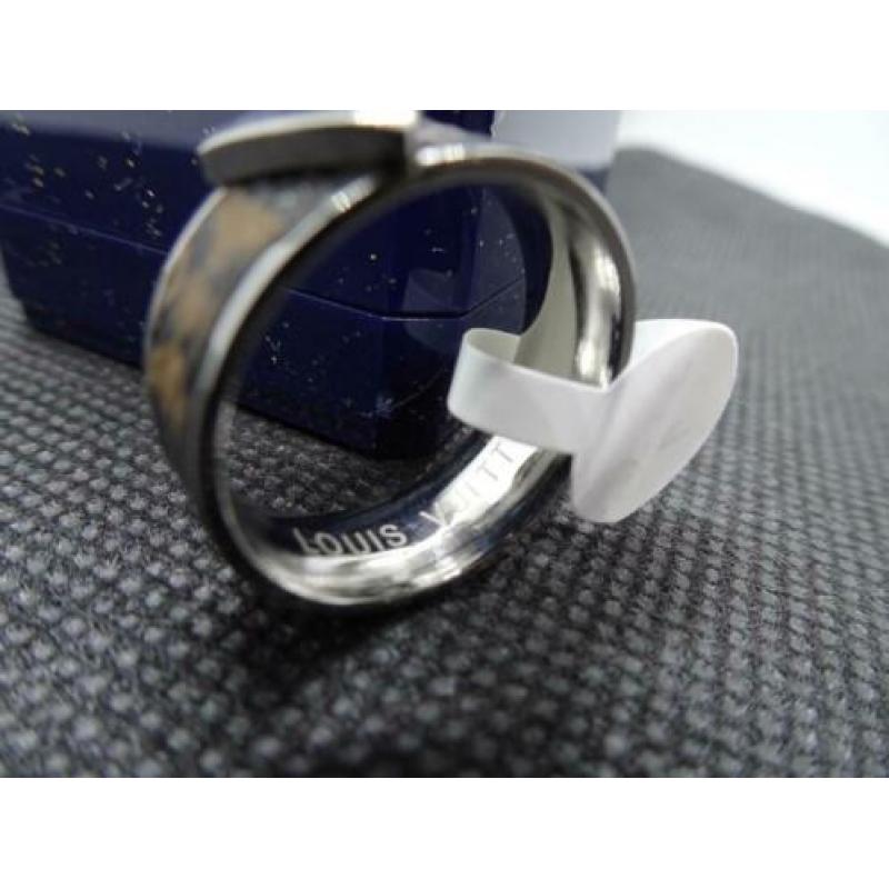 Louis Vuitton V Ring Monogram Zilver maat 17/18