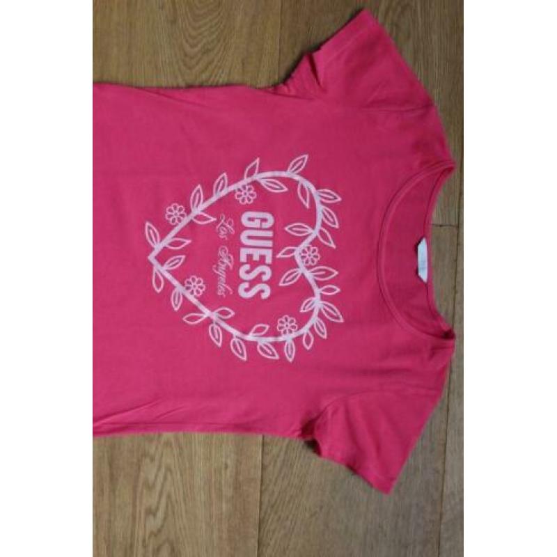 Guess roze t-shirt mt 10 (140) (bied ex verzendkst)