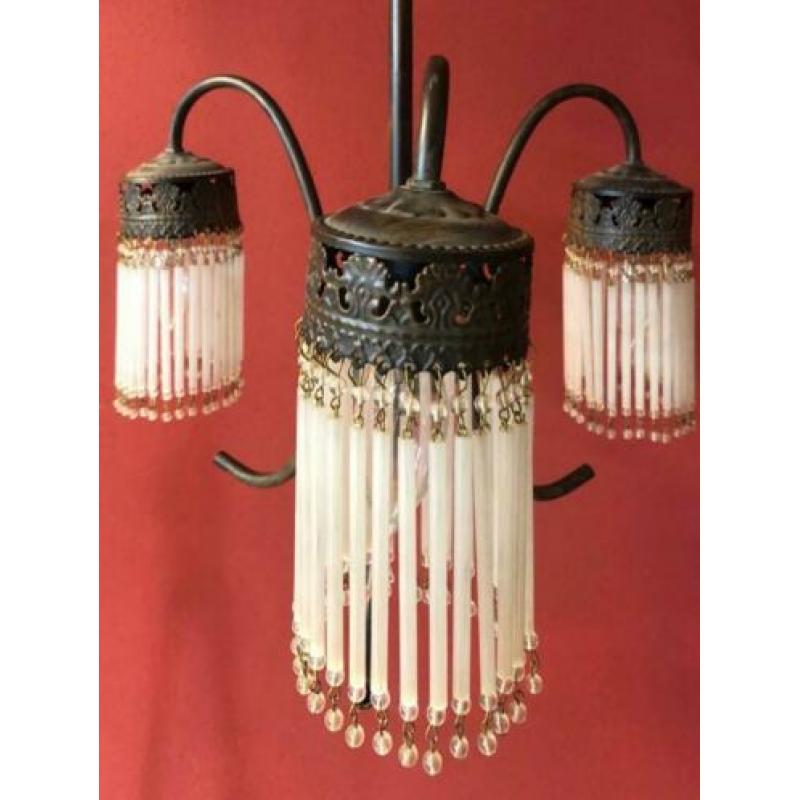 Brocante antieke hanglamp met pegels, brons barok patroon