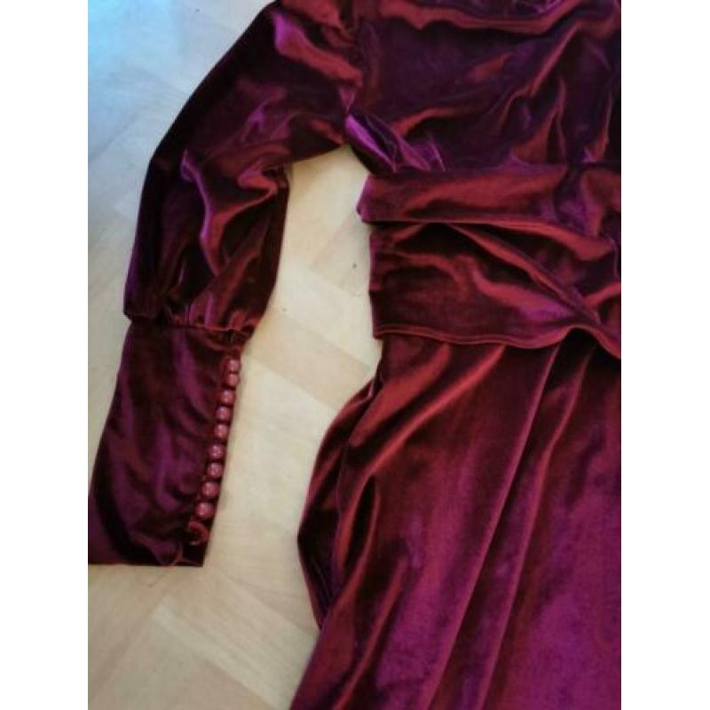 Erg fraaie in topconditie velvet bordeaurood jurk. Mt 38