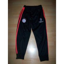 Bayern munchen broek (adidas) maat 140 (zgan)