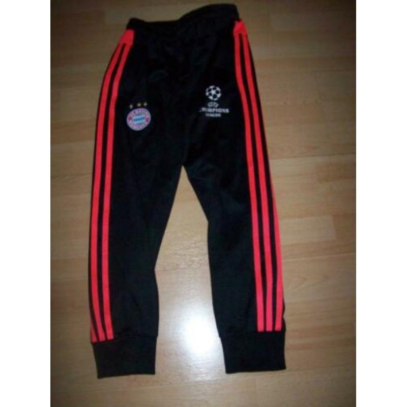 Bayern munchen broek (adidas) maat 140 (zgan)