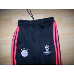 Bayern munchen broek (adidas) maat 140 (zgan)