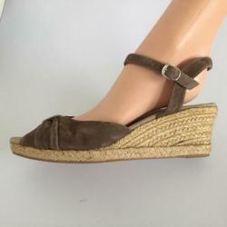 Yoli Toni Pons 43 suede bruine leer sandalen