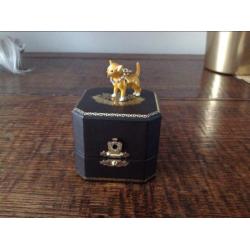 Chihuahua ,juicy couture hanger chihuahua