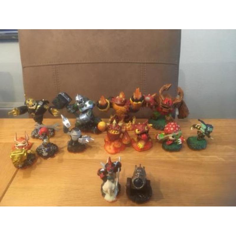 Skylanders Giants game + poppetjes