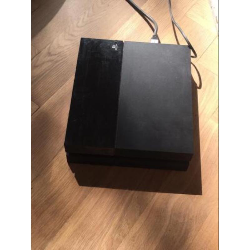 Playstation 4 500Gb met 2 games