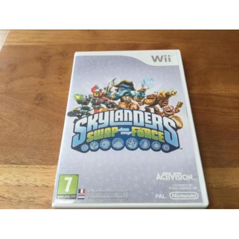 Wii skylanders swap force spelletje + station + 2 poppetjes